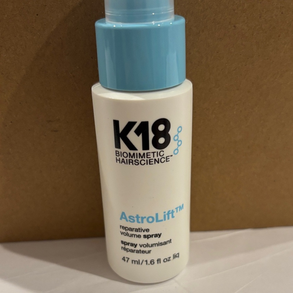 K18 Biomimetic Hairscience AstroLift Reparative Volume Spray - White and Blue